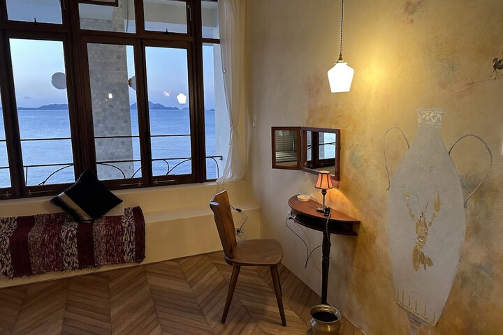 Room 6 of 67