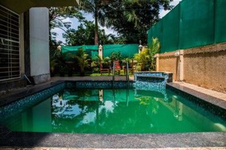 Pool 25 of 33