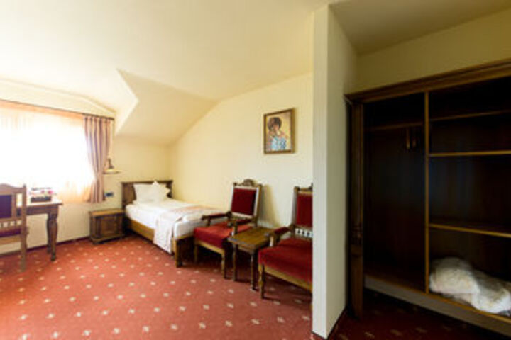 Room 37 of 67