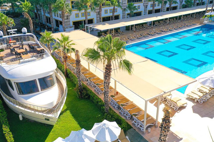Pool Hotel