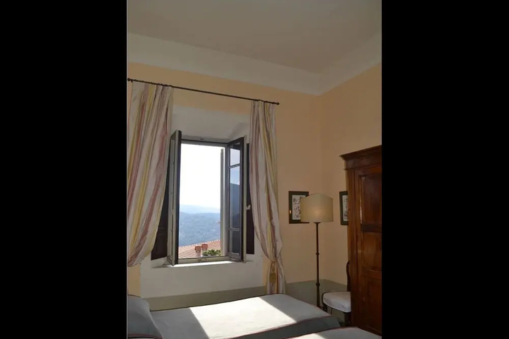 Room 4 of 15
