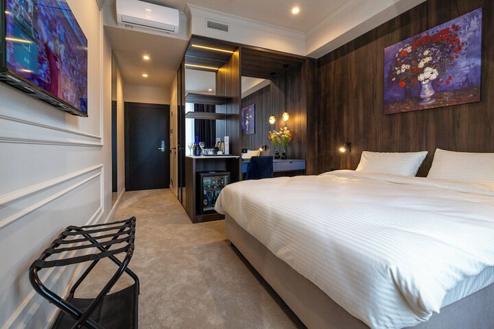 Room 12 of 98