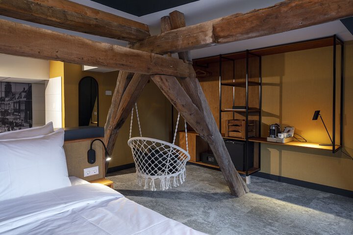 Room 73 of 110
