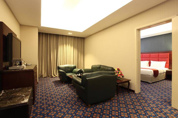 Room 5 of 32