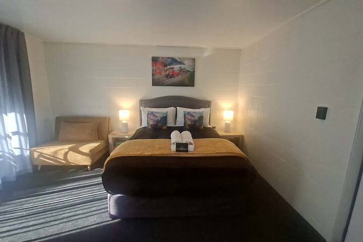 Room 30 of 103