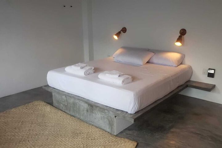 Room 3 of 125