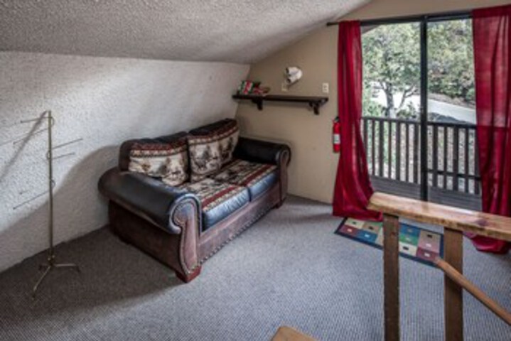 Room 12 of 25