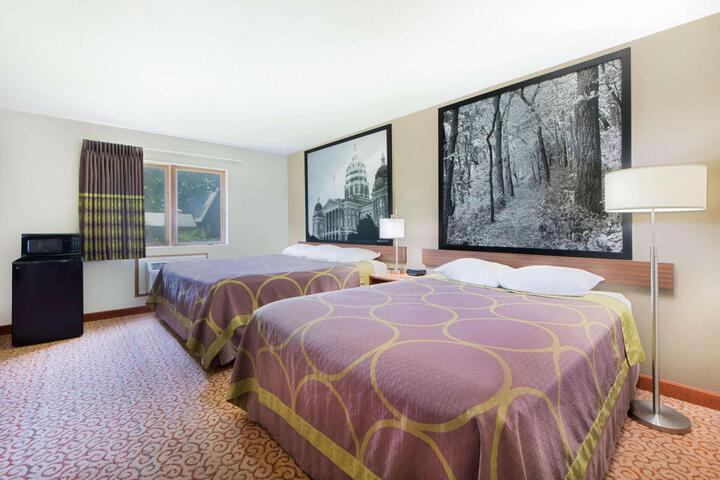 1 Queen Bed (3 of 12)