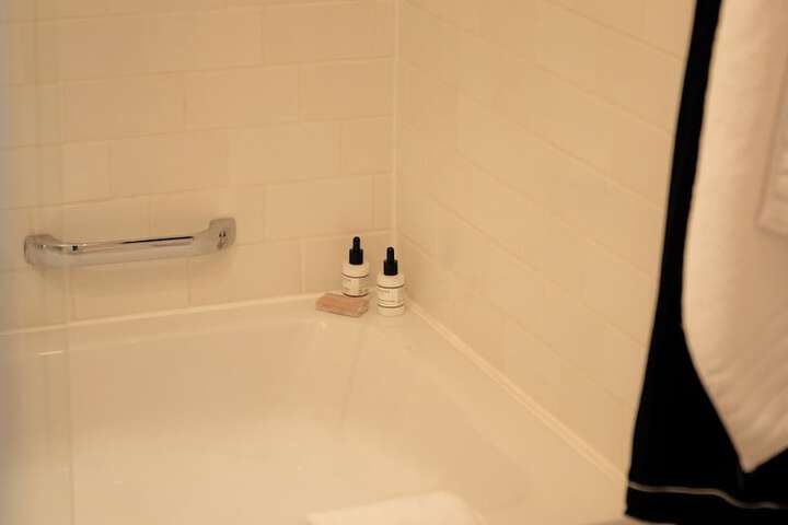 Room 42 of 59