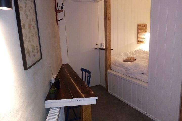 Room 6 of 76