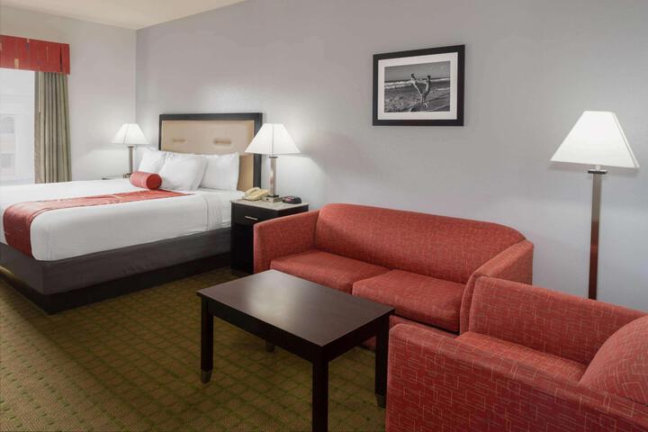 1 King Bed Mobility Hearing Accessible Room Roll in Shower (19 of 29)
