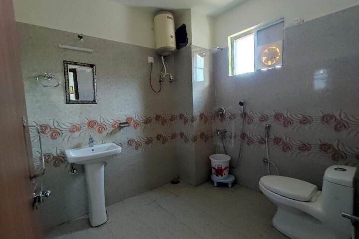 Room 6 of 14