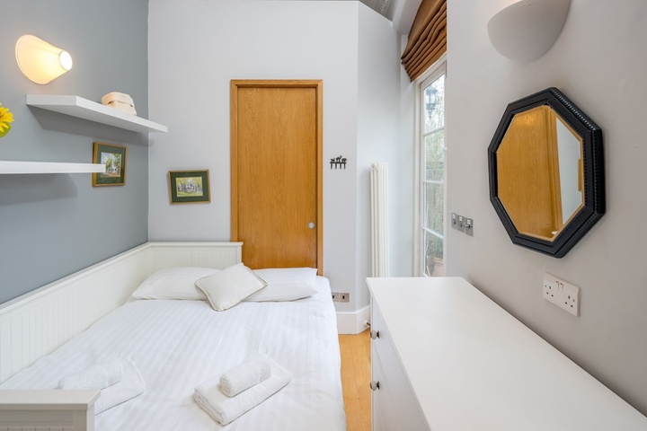 Room 5 of 15