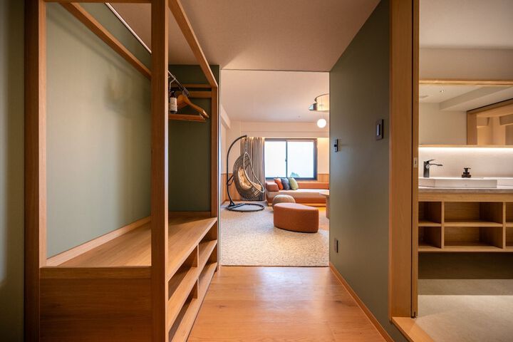 Room 45 of 200
