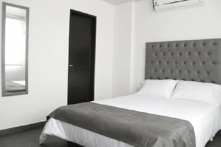 Room 10 of 34