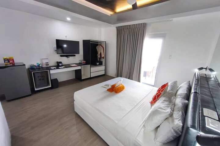 Room 144 of 403