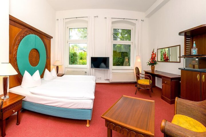 Room 9 of 42