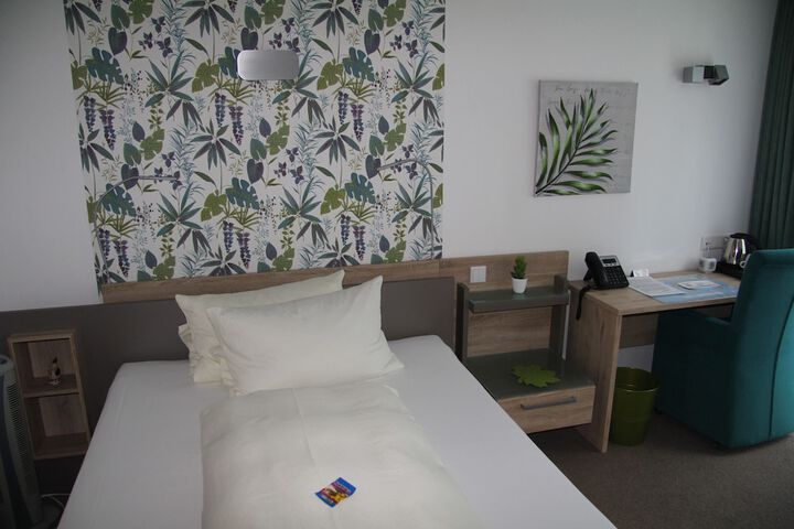 Room 16 of 110