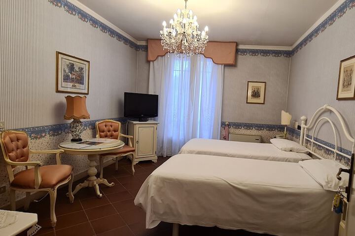 Room 26 of 65