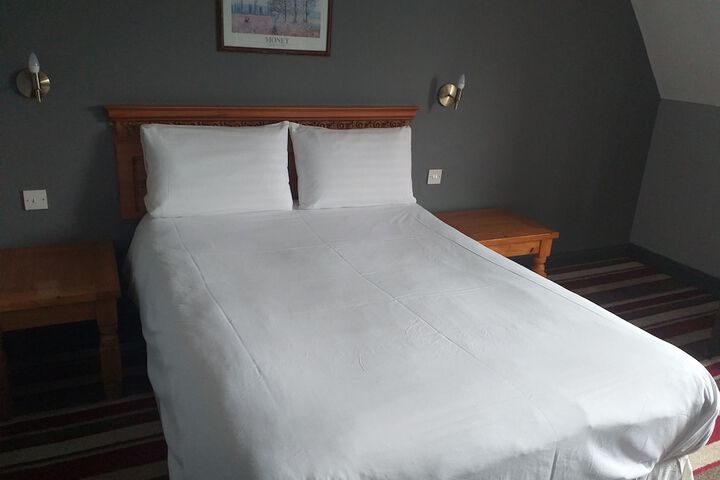 Room 7 of 18