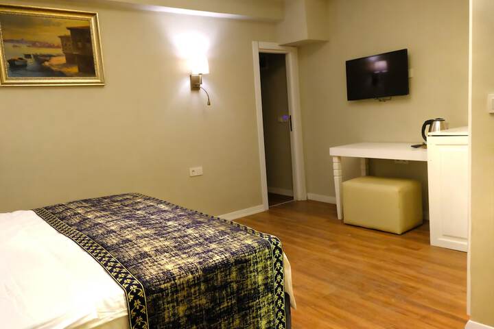 Room 8 of 36