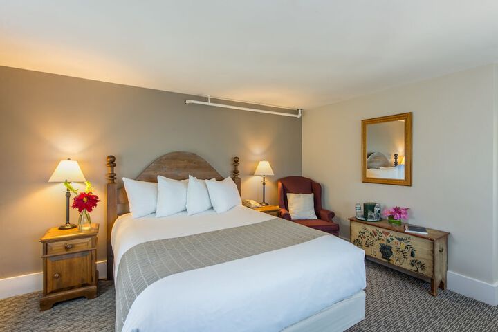 Classic Queen Bed (18 of 18)
