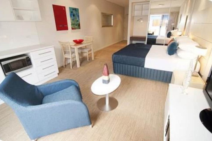 Room 6 of 28