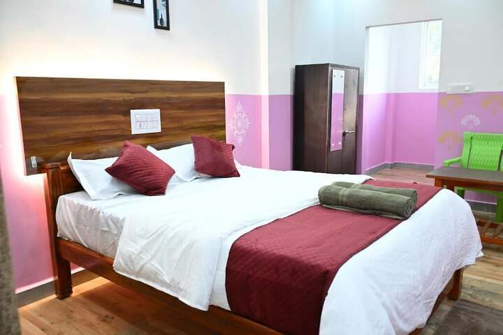 Room 4 of 10