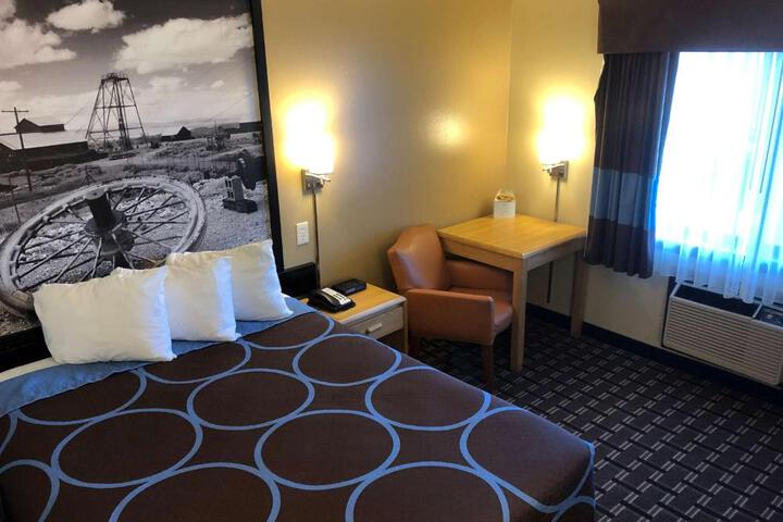 1 Queen Bed (1 of 19)