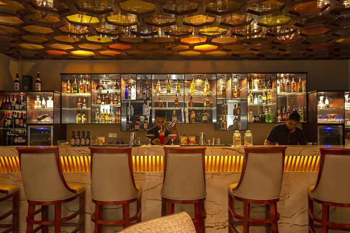 Lounge 82 of 89
