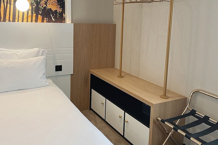 Room 34 of 48