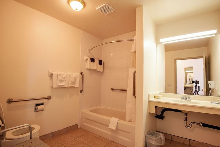 Room 27 of 41
