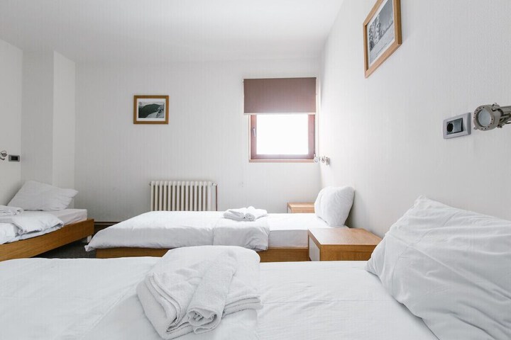 Room 35 of 62
