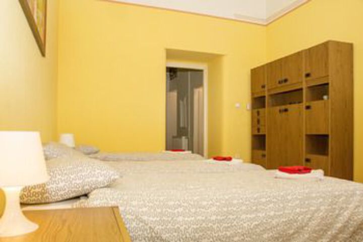 Room 37 of 322