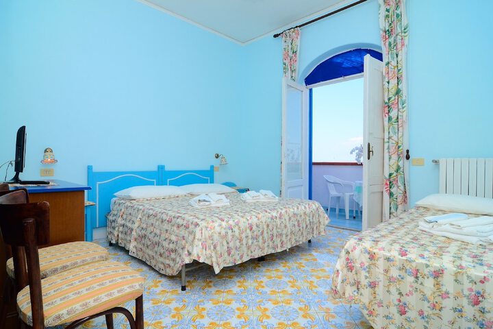 Room 7 of 48