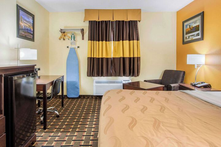 1 King Bed (3 of 16)