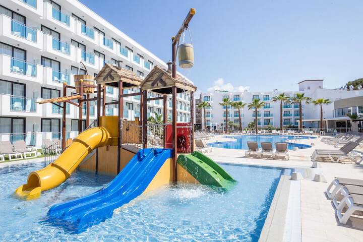Hotel with Pool