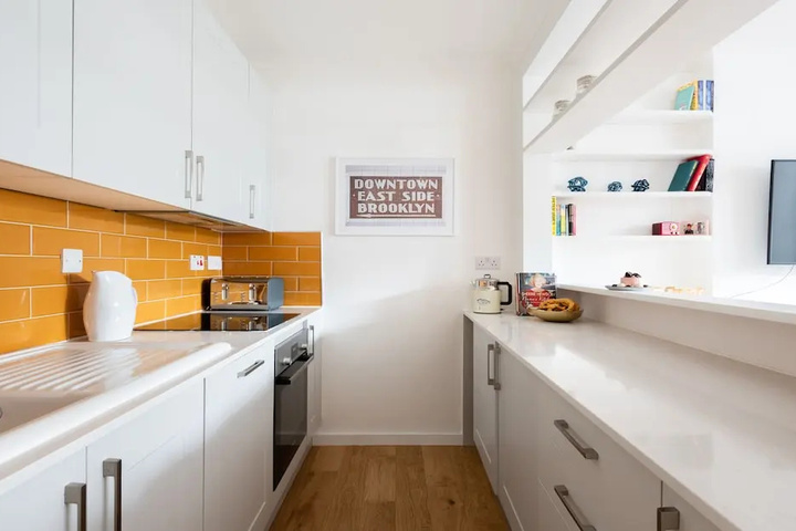 The Kensington Grove - Stylish 2bdr Flat With Private Patio