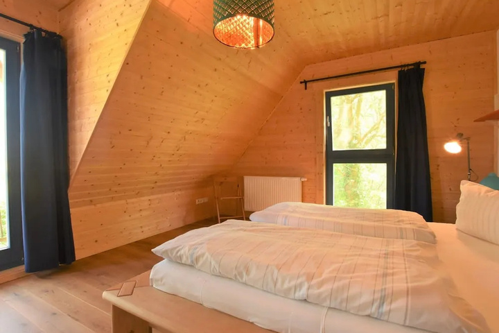 Room 4 of 20
