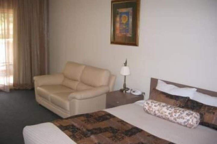 Room 4 of 40