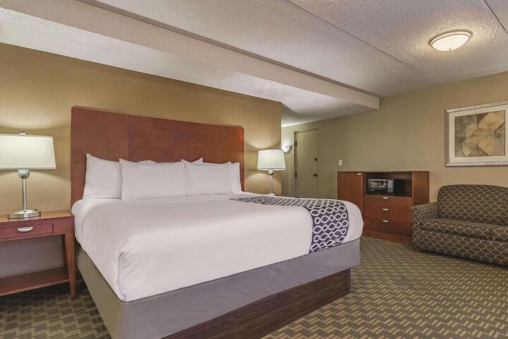 1 King Bed (5 of 25)