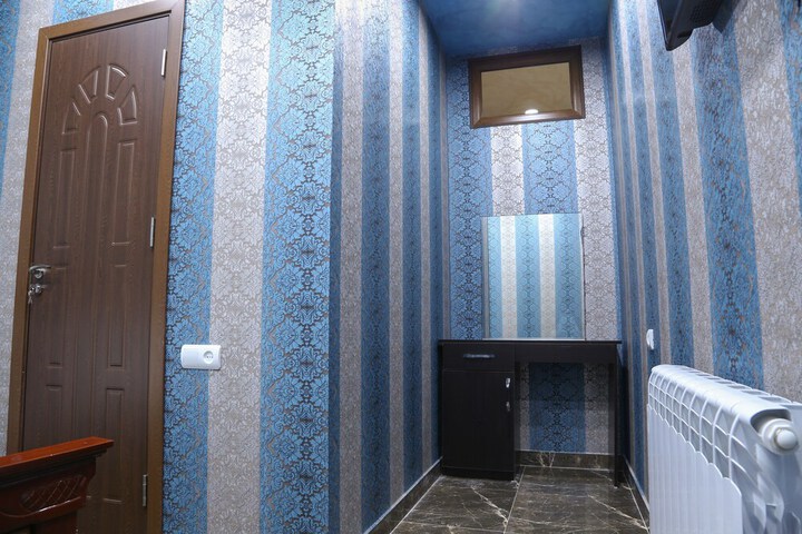 Room 11 of 30