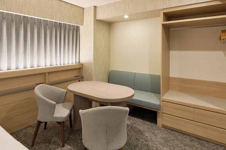 Room 20 of 177