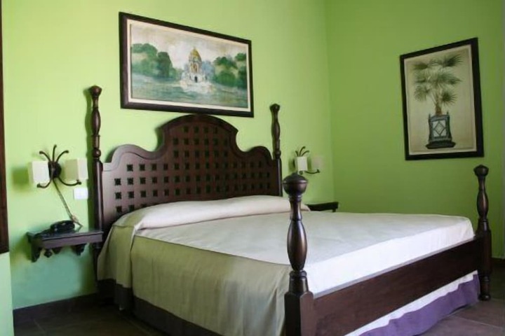 Room 14 of 35