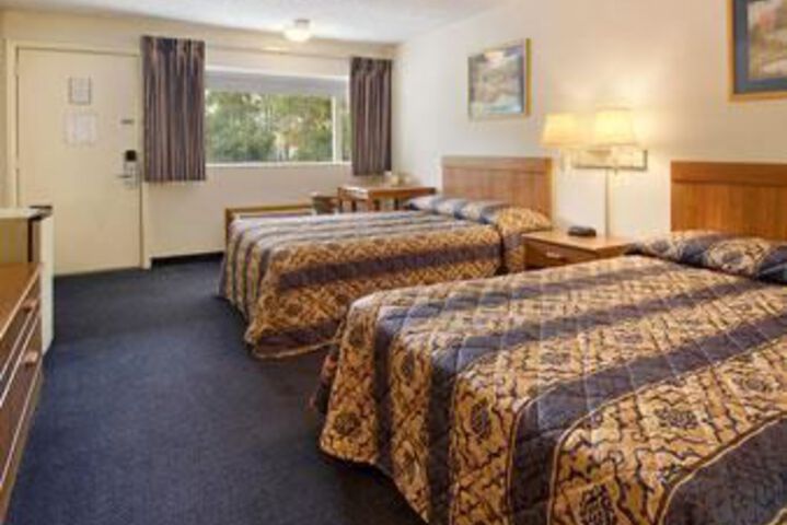 Room 9 of 12