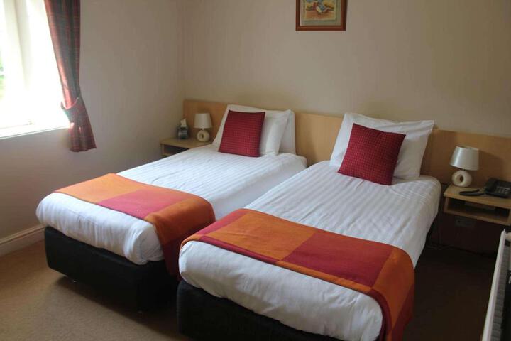 Room 32 of 68