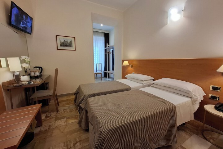Room 33 of 64