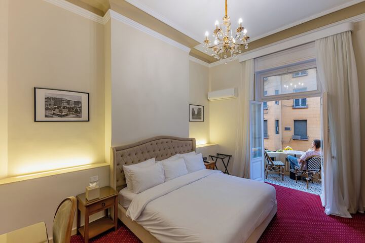 Room 6 of 24