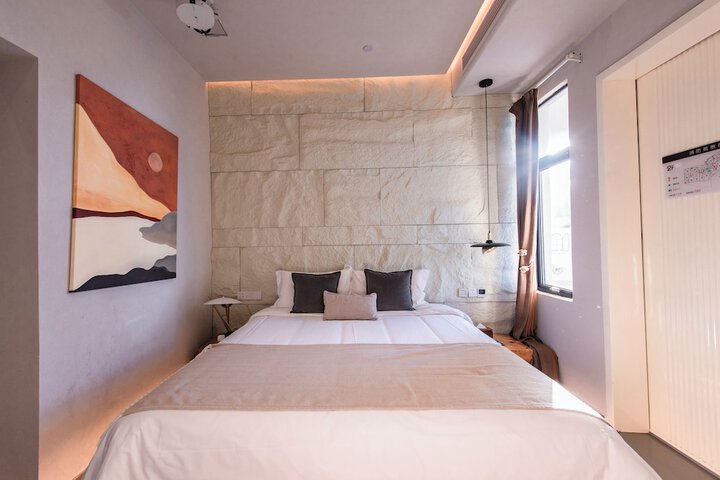 Room 85 of 150