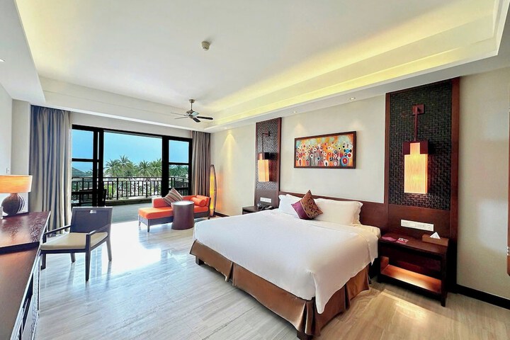 Room 4 of 158